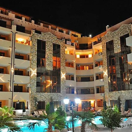 Апартамент Emerald Paradise *